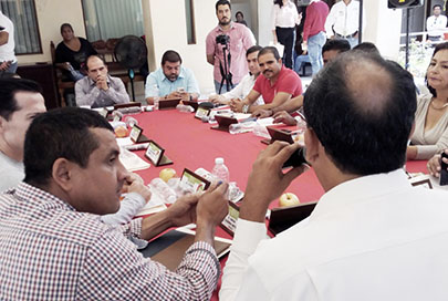 Denuncian las Francachelas de José Gómez con Dinero Público